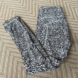Athleta Ultimate stash II textured 7/8 tights size small